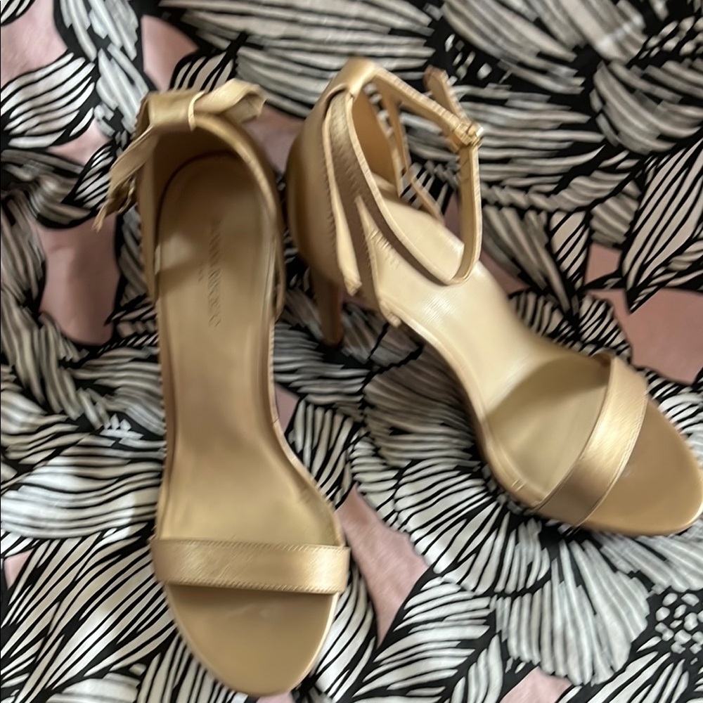 Banana Republic Gold Heels Sophisticated Style